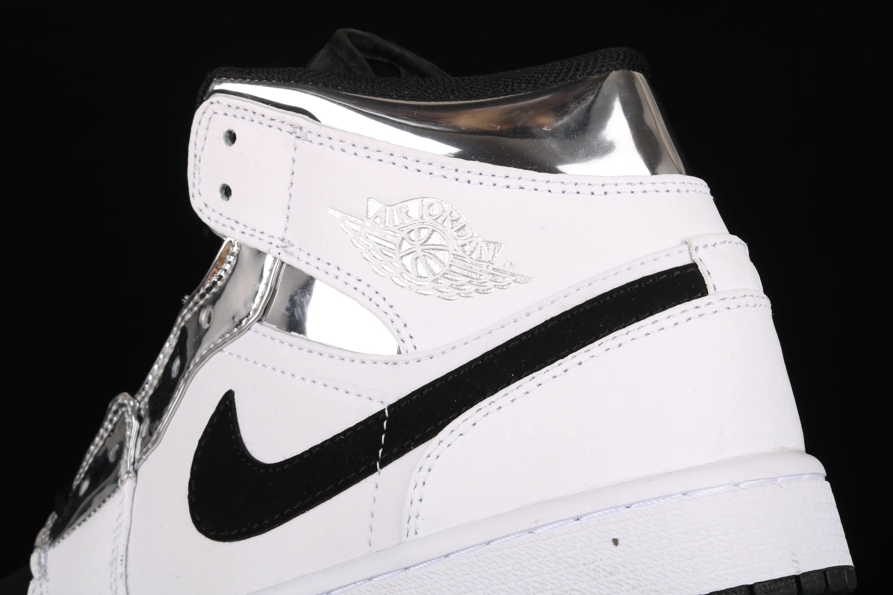 All categories Air Jordan Jordan series basketball shoes Air Jordan 1 Mid Air Jordan 1 Mid AJ1 Leonard Jr. Joe 1 black and white silver 554724-121